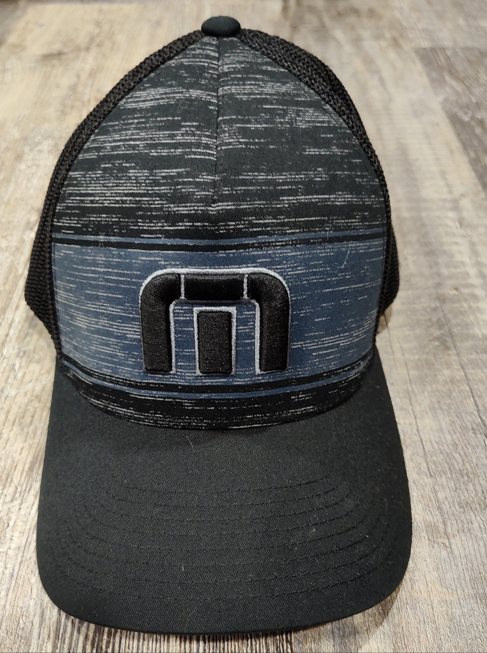 TRAVIS MATHEW Golf Hat Cap Snapback Trucker Meshback. Flex fit. Size LG-XL Black
